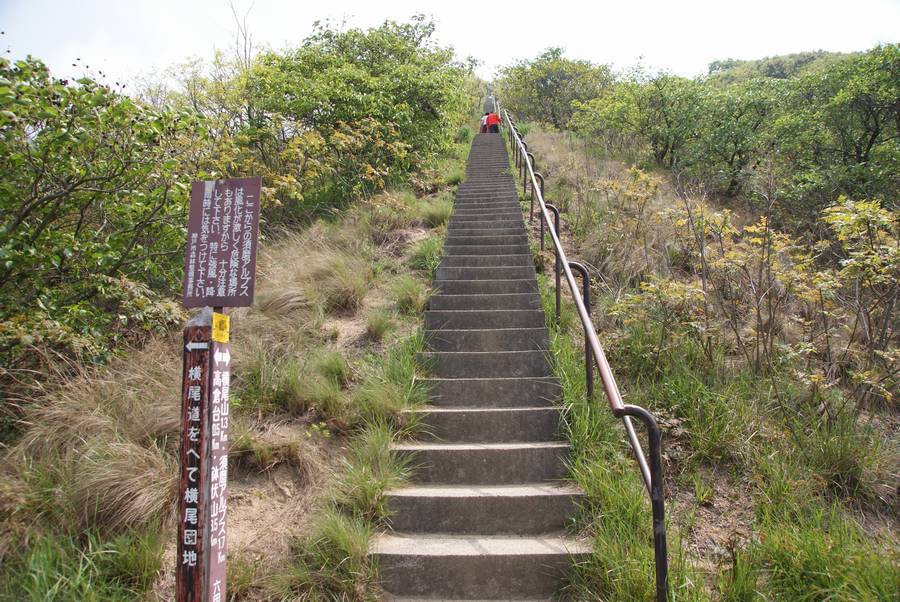 栂尾山４００段の階段